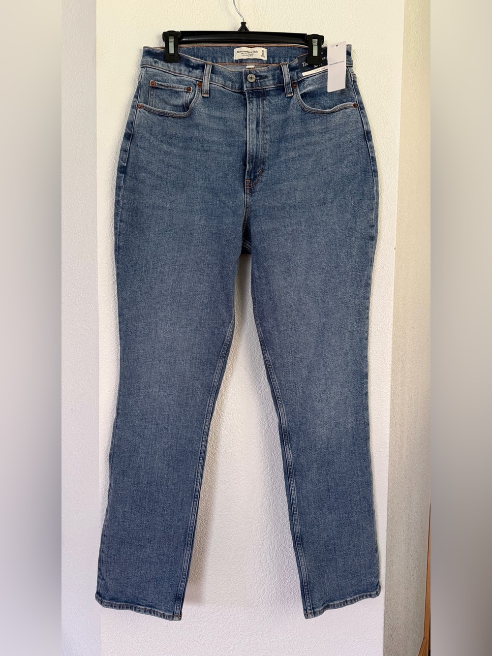 NWT Abercrombie Curve Love Ultra High Rise Slim Straight Jeans Size 30